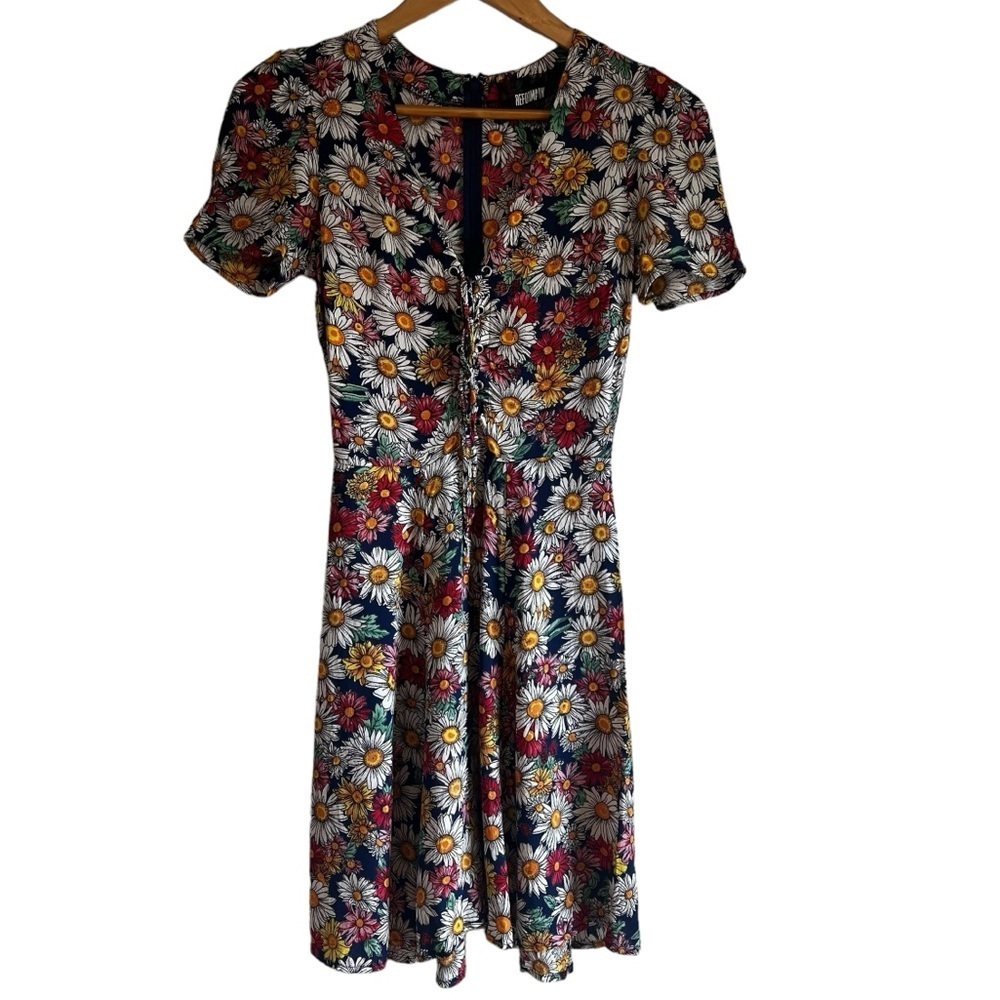Reformation daisy print lace up fit and flare mini dress size 2 good condition - Picture 2 of 14